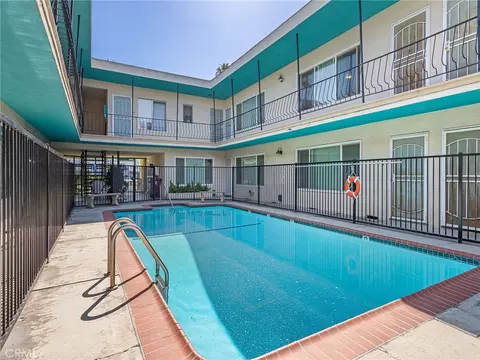 Exterior - 1101 E Ocean Blvd #2, Long Beach, CA 90802 photo 3 of 10