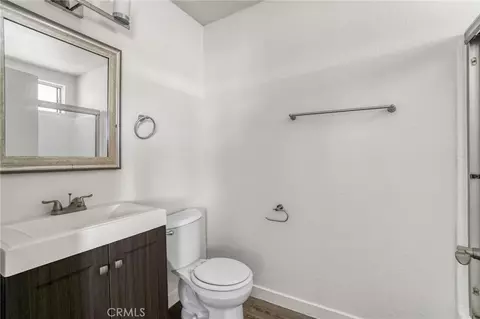 Bath - 751 Cerritos, Long Beach, CA 90813 photo 1 of 2