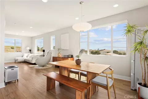 1421 W Sunrise Ln, San Pedro, CA 90732