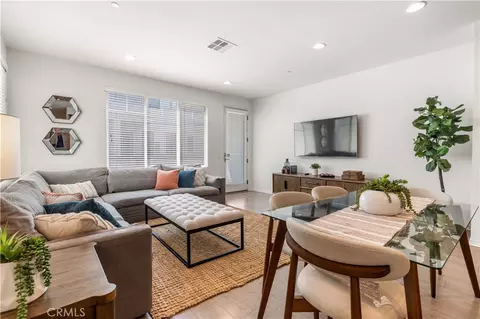 5560 Boardwalk #105, Hawthorne, CA 90250