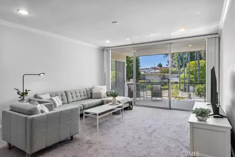 289 S Barrington Ave #A203, Los Angeles, CA 90049