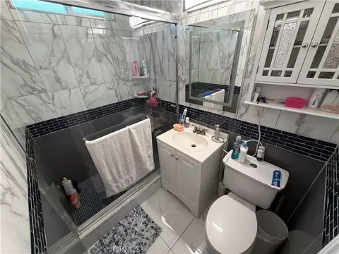Bath - 1454 E 215th St, Carson, CA 90745 photo 1 of 2