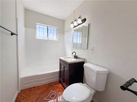 Bath - 25509 Jasper, Barstow, CA 92311 photo 1 of 3