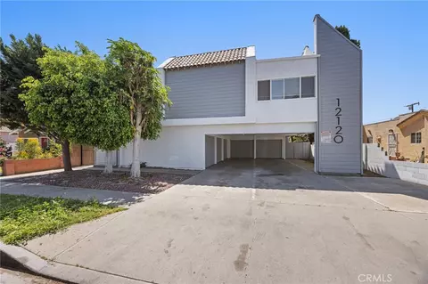12120 215th St, Hawaiian Gardens, CA 90716