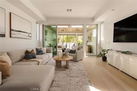 664 Rosecrans Ave, Manhattan Beach, CA 90266