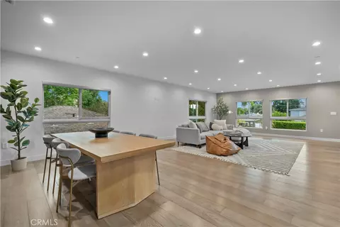 14157 Tiara St #101, Sherman Oaks, CA 91401