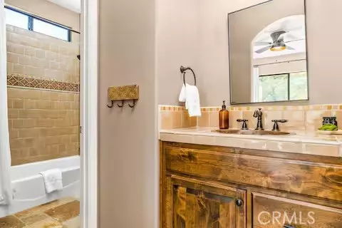 Bath - 62398 Cope Ln, Joshua Tree, CA 92252 photo 4 of 7