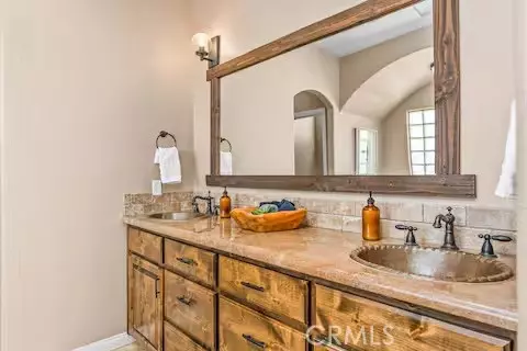 Bath - 62398 Cope Ln, Joshua Tree, CA 92252 photo 3 of 6