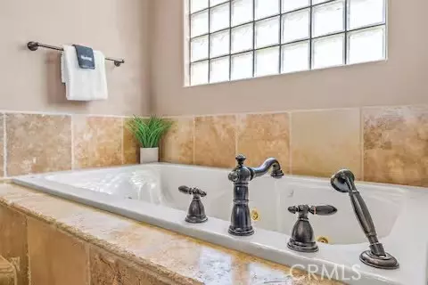 Bath - 62398 Cope Ln, Joshua Tree, CA 92252 photo 2 of 6