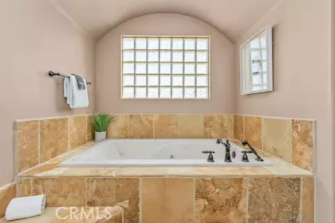 Bath - 62398 Cope Ln, Joshua Tree, CA 92252 photo 1 of 7