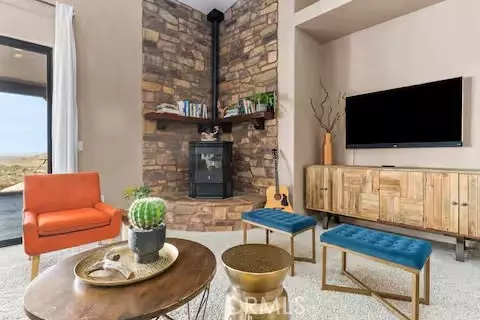 Living - 62398 Cope Ln, Joshua Tree, CA 92252 photo 5 of 6
