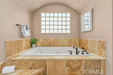Bath - 62398 Cope Ln, Joshua Tree, CA 92252 photo 1 of 6
