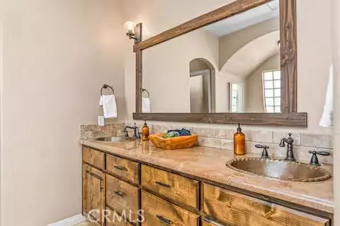 Bath - 62398 Cope Ln, Joshua Tree, CA 92252 photo 3 of 7