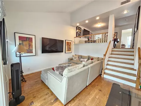 27 Tiburon Ct, Manhattan Beach, CA 90266