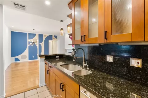 11225 Peach Grv #203, North Hollywood, CA 91601