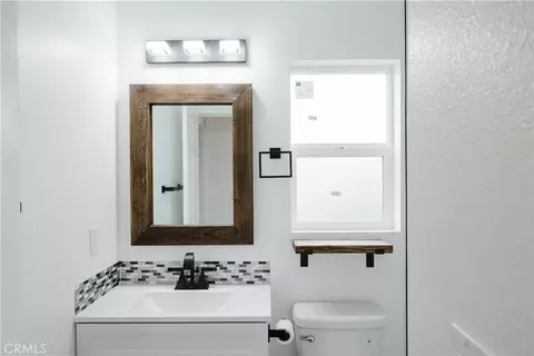 Bath - 912 E Commonwealth, Fullerton, CA 92831 photo 2 of 6
