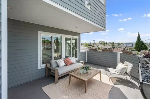 1300 12th St #E, Manhattan Beach, CA 90266
