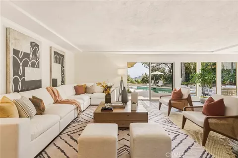 3586 Alana Dr, Sherman Oaks, CA 91403
