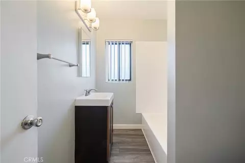 Bath - 1056 E 6th St, Long Beach, CA 90802 photo 1 of 2