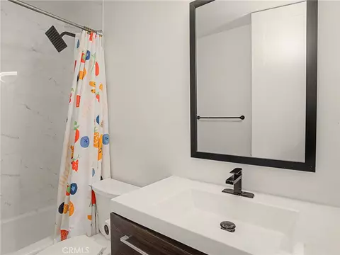 Bath - 438 Sierra St, El Segundo, CA 90245 photo 3 of 3