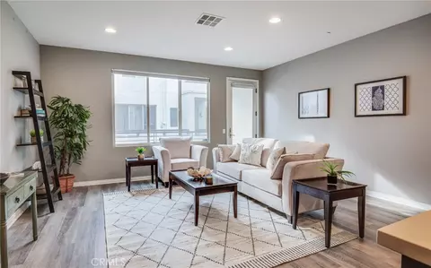 12921 Mission #102, Hawthorne, CA 90250