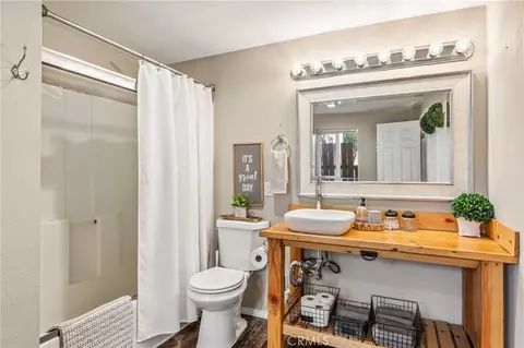 Bath - 513 E Meadow Ln, Big Bear City, CA 92314 photo 1 of 1