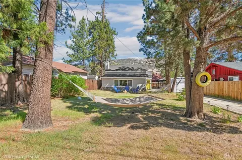 Exterior - 513 E Meadow Ln, Big Bear City, CA 92314 photo 2 of 5