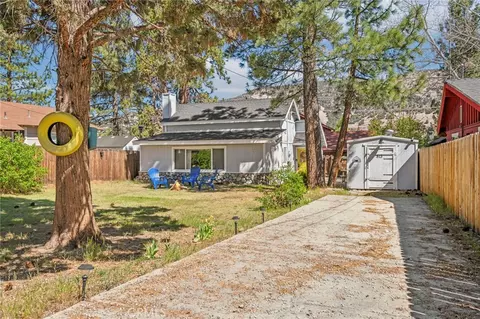 Exterior - 513 E Meadow Ln, Big Bear City, CA 92314 photo 3 of 5