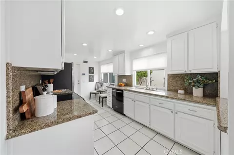 Kitchen - 14352 Kipling Ln, Tustin, CA 92780 photo 3 of 4