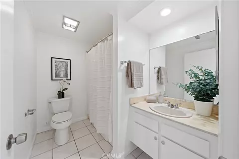 Bath - 14352 Kipling Ln, Tustin, CA 92780 photo 3 of 3
