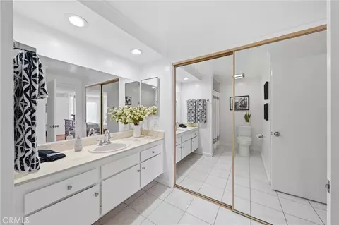 Bath - 14352 Kipling Ln, Tustin, CA 92780 photo 2 of 3