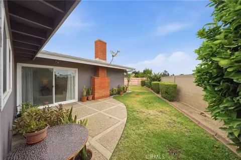 Exterior - 14352 Kipling Ln, Tustin, CA 92780 photo 6 of 9
