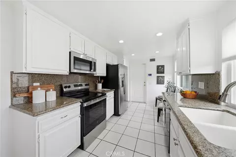Kitchen - 14352 Kipling Ln, Tustin, CA 92780 photo 2 of 4