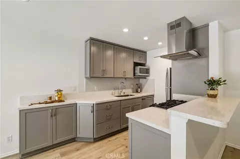 2411 Prospect Ave #122, Hermosa Beach, CA 90254