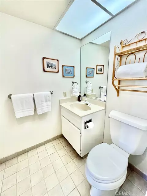 Bath - 340 Clemente #10, Avalon, CA 90704 photo 6 of 6