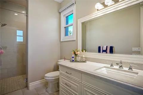 Bath - 22215 N Devries Rd, Lodi, CA 95242 photo 3 of 10
