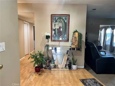 Entry Way - 20002 Tajauta, Carson, CA 90746 photo 2 of 3