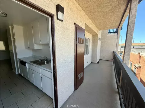 Exterior - 1126 Raymond Ave, Long Beach, CA 90804 photo 1 of 2