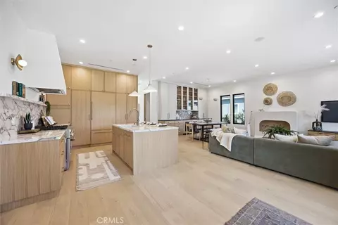 4221 Sunnyside Ave, Los Angeles, CA 90066