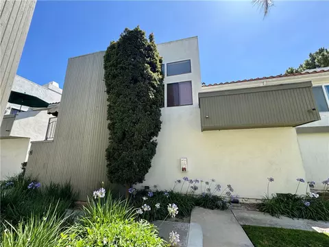 Exterior - 2336 Elden #B, Costa Mesa, CA 92627 photo 2 of 3