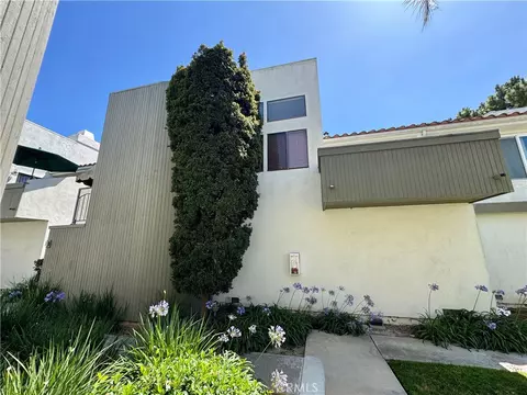 Exterior - 2336 Elden #B, Costa Mesa, CA 92627 photo 3 of 5