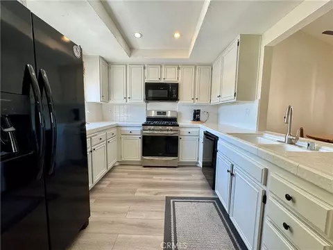 Kitchen - 2336 Elden #B, Costa Mesa, CA 92627 photo 2 of 2