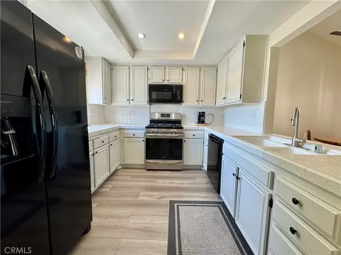 Kitchen - 2336 Elden #B, Costa Mesa, CA 92627 photo 2 of 2