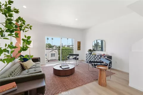 1430 S Cloverdale Ave, Los Angeles, CA 90019