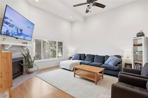 609 Meyer Ln #11, Redondo Beach, CA 90278