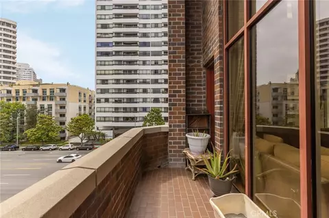 10550 Wilshire Blvd #302, Los Angeles, CA 90024