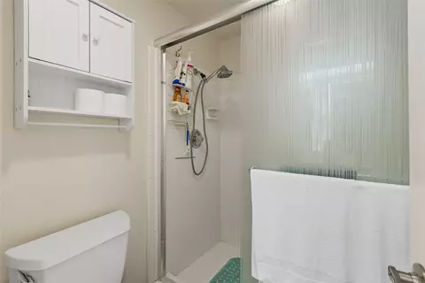 Bath - 1389 Pepper Tree, Hemet, CA 92545 photo 4 of 6