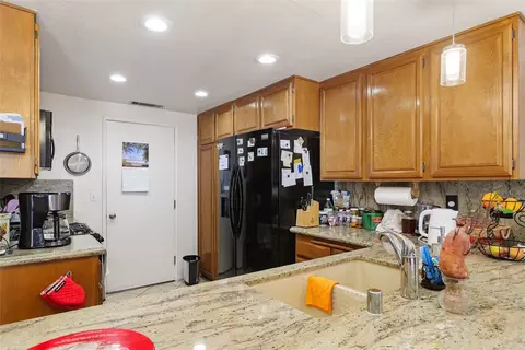Kitchen - 1389 Pepper Tree, Hemet, CA 92545 photo 2 of 4