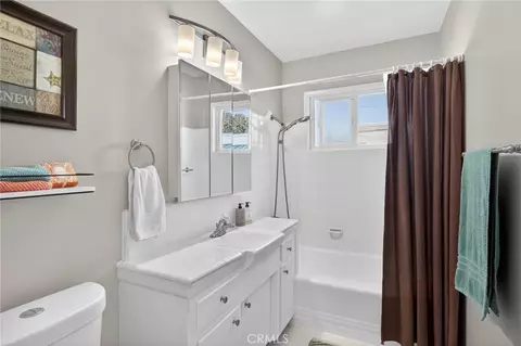 Bath - 1057 E Appleton #10, Long Beach, CA 90802 photo 1 of 1