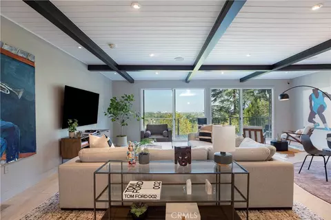 11661 Picturesque Dr, Studio City, CA 91604